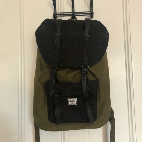 are herschel bags waterproof